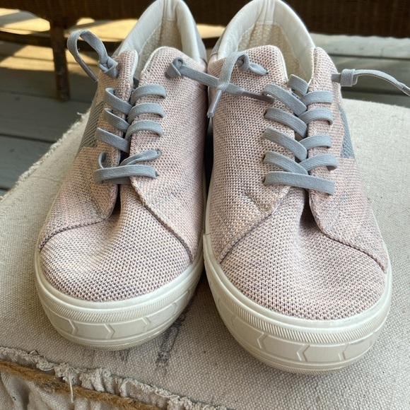 Vintage Havana Fly Salmon Knit Sneakers
Women's Size 8.5 - Picture 3 of 8